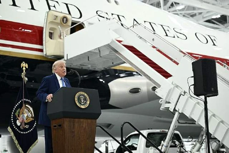 Як США провели таємну операцію з пересадки Трампа у вантажівці після саміту НАТО