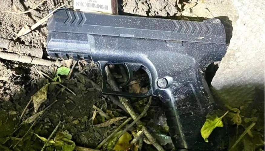 На Миколаївщині 15-річному повідомили про підозру за постріл у дівчину на пляжі